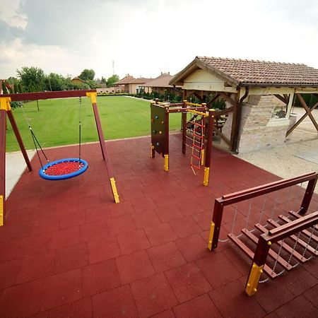 Relax Apartmanhaz Morahalom Luaran gambar