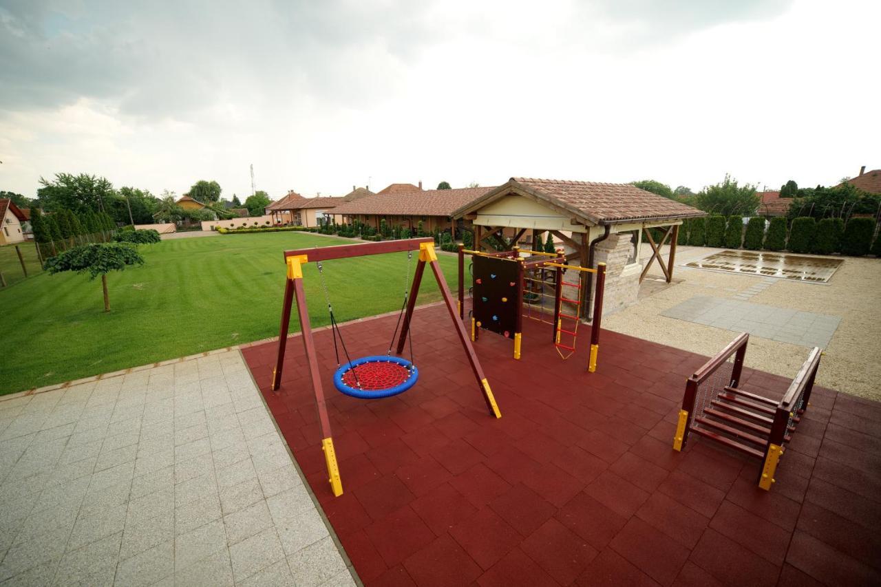 Relax Apartmanhaz Morahalom Luaran gambar