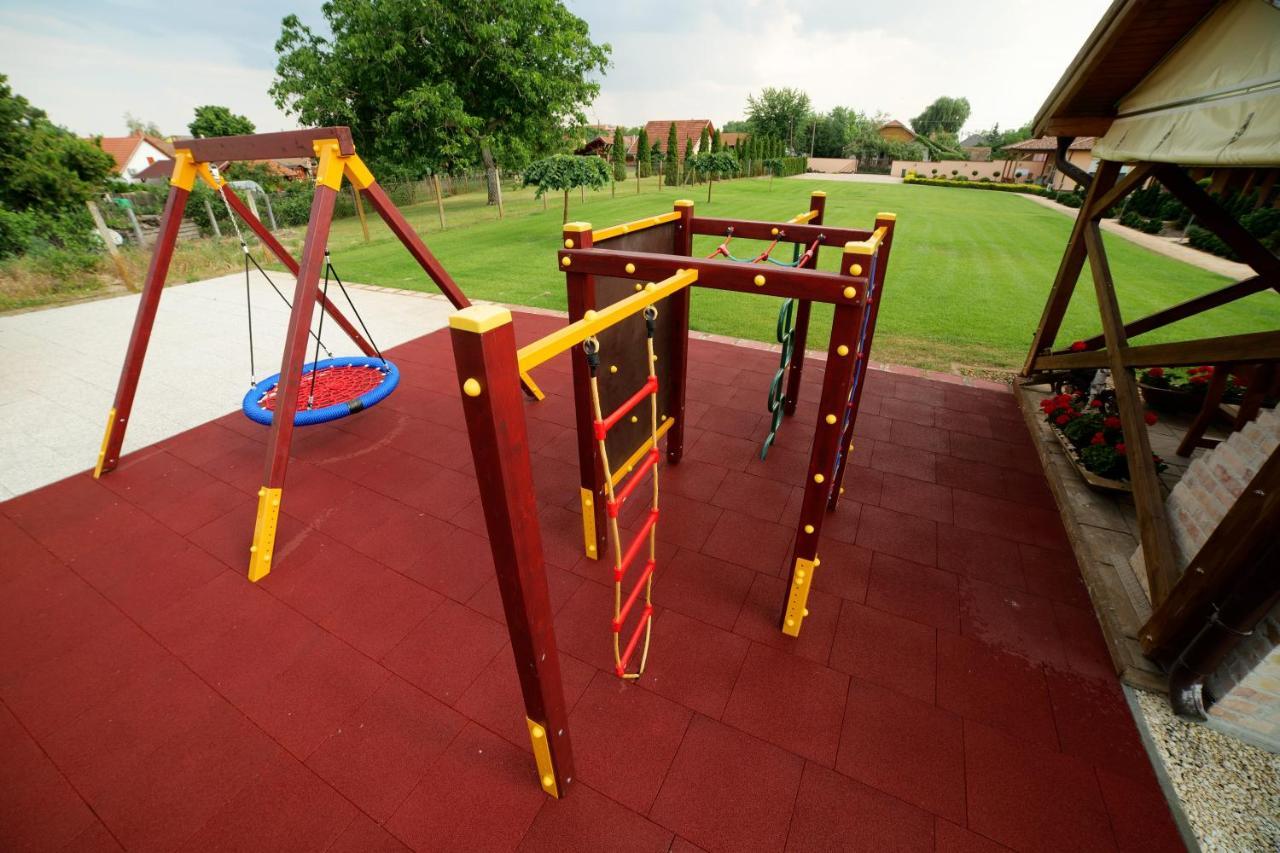 Relax Apartmanhaz Morahalom Luaran gambar